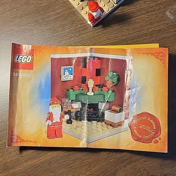 LEGO LIMITED EDITION 2011 HOLIDAY SET 3300002 CHRISTMAS MORNING BUILDING SET - Picture 8 of 11